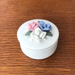 Ceramic jewelry/trinket box